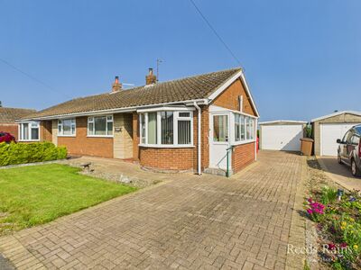 Hollycroft, 2 bedroom Semi Detached Bungalow for sale, £165,000