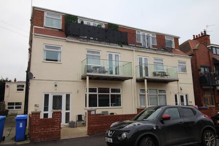 Summerfield Road, 2 bedroom  Flat for sale, £127,500