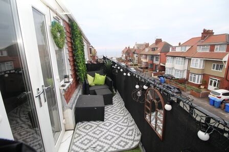 2 bedroom  Flat for sale