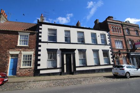 Market Place, 1 bedroom  Flat to rent, £525 pcm