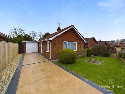 Kestrel Drive, 2 bedroom Detached Bungalow for sale, £274,950