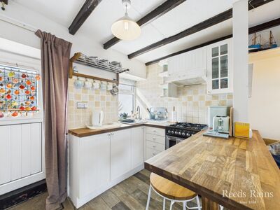1 bedroom Mid Terrace House for sale