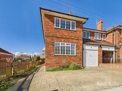 3 bedroom Semi Detached House to rent
