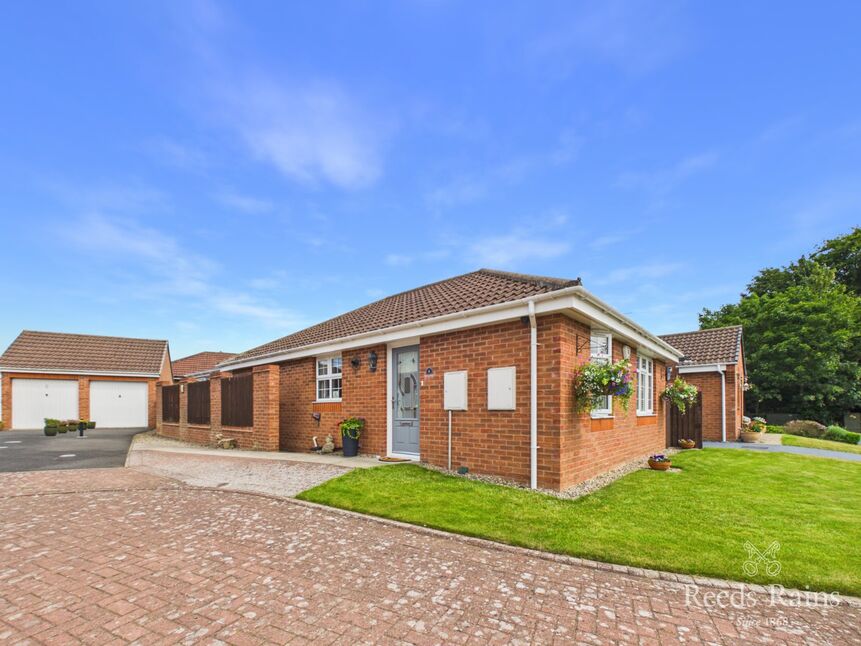 2 bedroom Detached Bungalow for sale