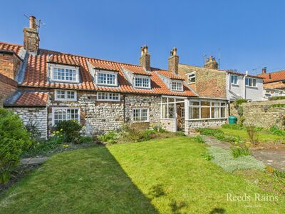 Main Street, 3 bedroom Mid Terrace House for sale, £325,000