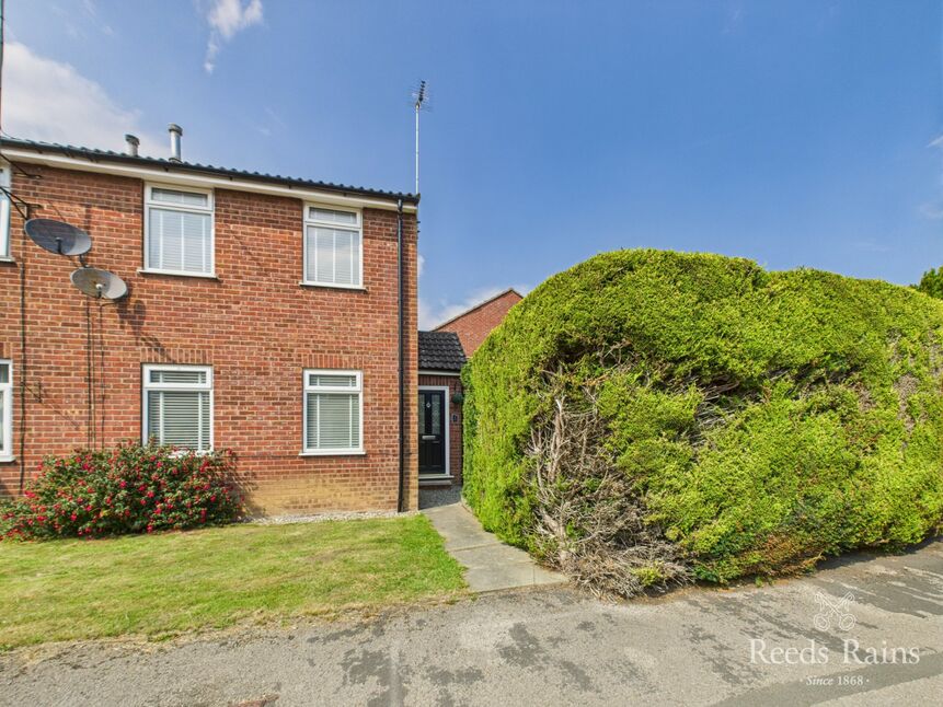 Main image of 2 bedroom End Terrace House for sale, Nursery Grove, Bridlington, East Riding of Yorkshire, YO16