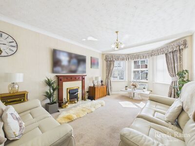 2 bedroom Flat for sale