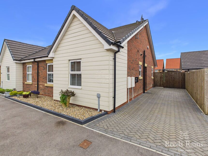 Main image of 2 bedroom Semi Detached Bungalow for sale, Towse Pasture, Bridlington, East Yorkshire, YO16