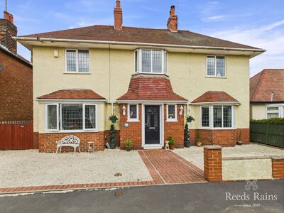 Seventh Avenue, 4 bedroom Detached House for sale, £300,000