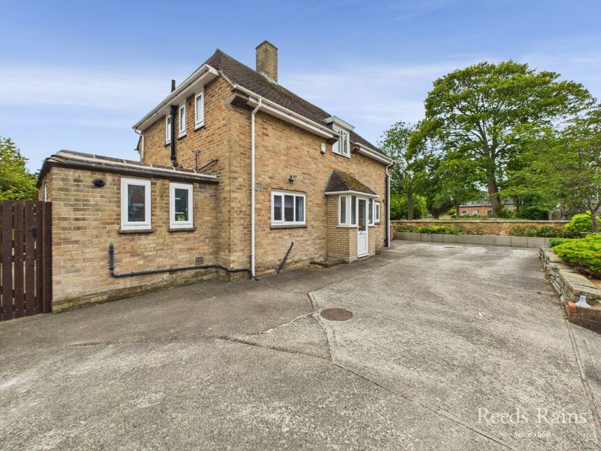 Main image of 3 bedroom Detached House for sale, Marton Road, Bridlington, East Riding of Yorkshire, YO16