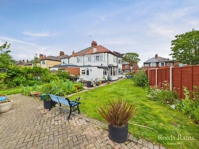 4 bedroom Semi Detached House for sale