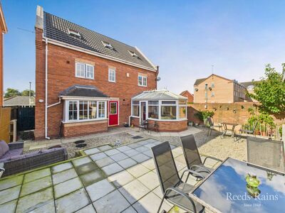 5 bedroom Detached House for sale