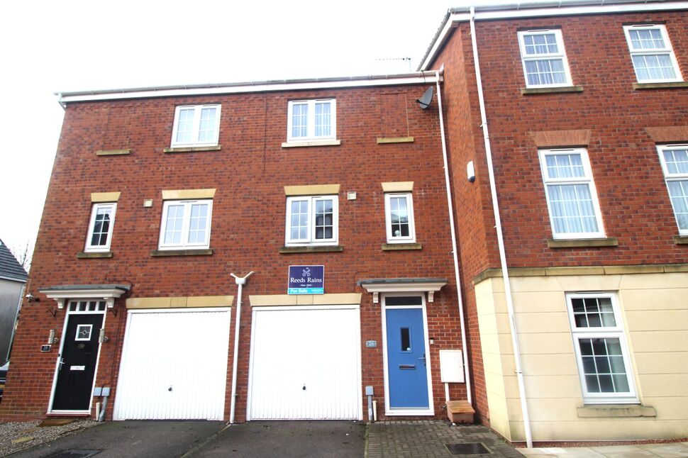 3 bedroom Mid Terrace House for sale