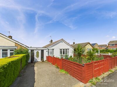 2 bedroom Link Detached Bungalow for sale