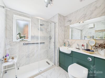 2 bedroom  Flat for sale