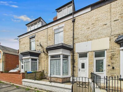 Holyrood Avenue, 4 bedroom End Terrace House for sale, £158,000