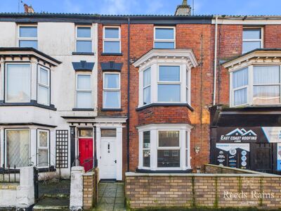 5 bedroom Mid Terrace House for sale
