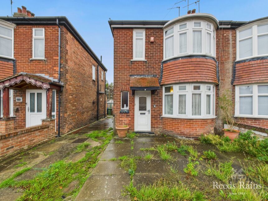 Main image of 2 bedroom Semi Detached House for sale, St. Thomas Road, Bridlington, East Yorkshire, YO16