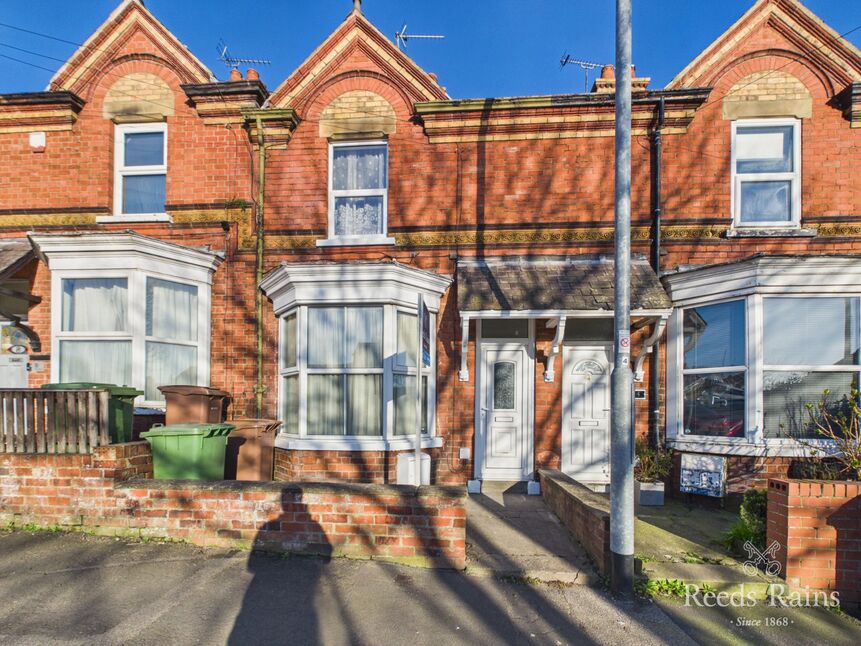 Main image of 2 bedroom Mid Terrace House for sale, Scarborough Road, Bridlington, East Yorkshire, YO16