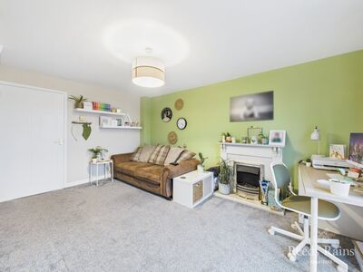 2 bedroom Mid Terrace House for sale