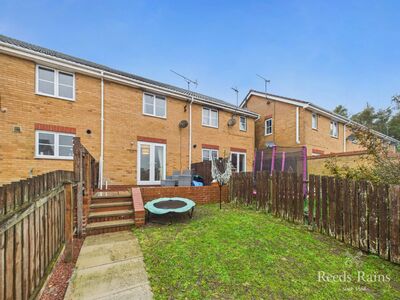 2 bedroom Mid Terrace House for sale