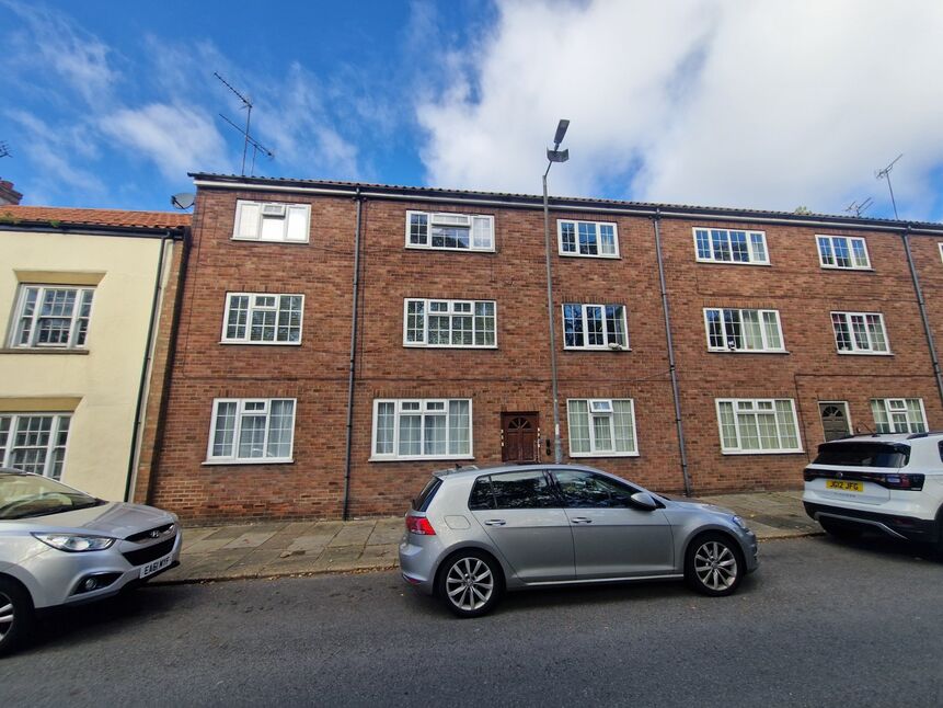 Main image of 2 bedroom  Flat for sale, Kirkgate, Bridlington, East Yorkshire, YO16