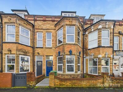 5 bedroom Mid Terrace House for sale