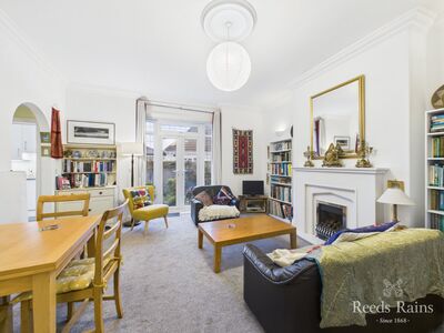 2 bedroom Flat for sale