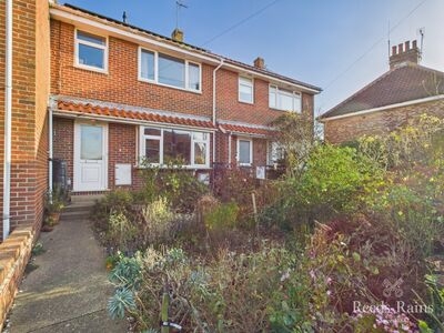 3 bedroom Mid Terrace House for sale