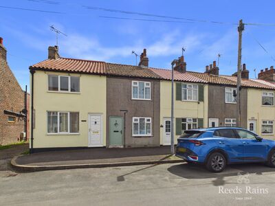 2 bedroom Mid Terrace House for sale