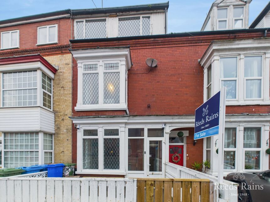 Main image of 7 bedroom Mid Terrace House for sale, Horsforth Avenue, Bridlington, East Yorkshire, YO15
