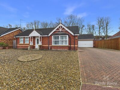 2 bedroom Detached Bungalow for sale