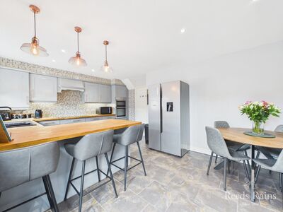 4 bedroom Link Detached House for sale