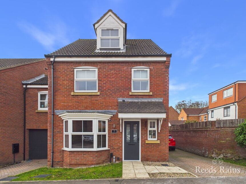 Main image of 4 bedroom Link Detached House for sale, Waterdale Close, Bridlington, East Riding of Yorkshire, YO16