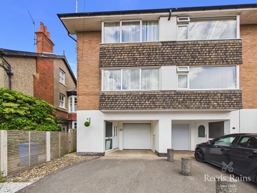 Main image of 2 bedroom End Terrace House for sale, Shaftesbury Road, Bridlington, East Yorkshire, YO15