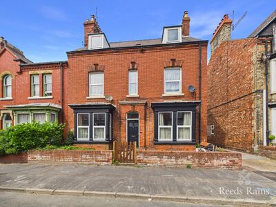 5 bedroom End Terrace House for sale