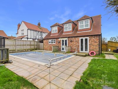 Southsea Road, 6 bedroom Detached House for sale, &pound;600,000
