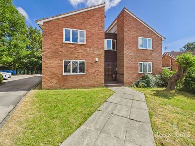 Headlands Close, 1 bedroom Flat to rent, &pound;450 pcm