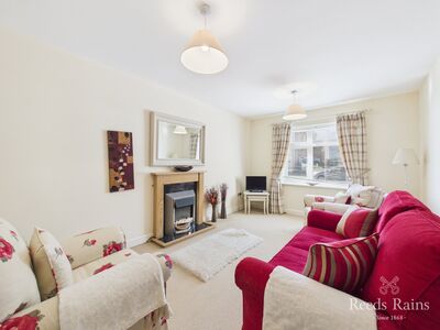2 bedroom End Terrace House for sale