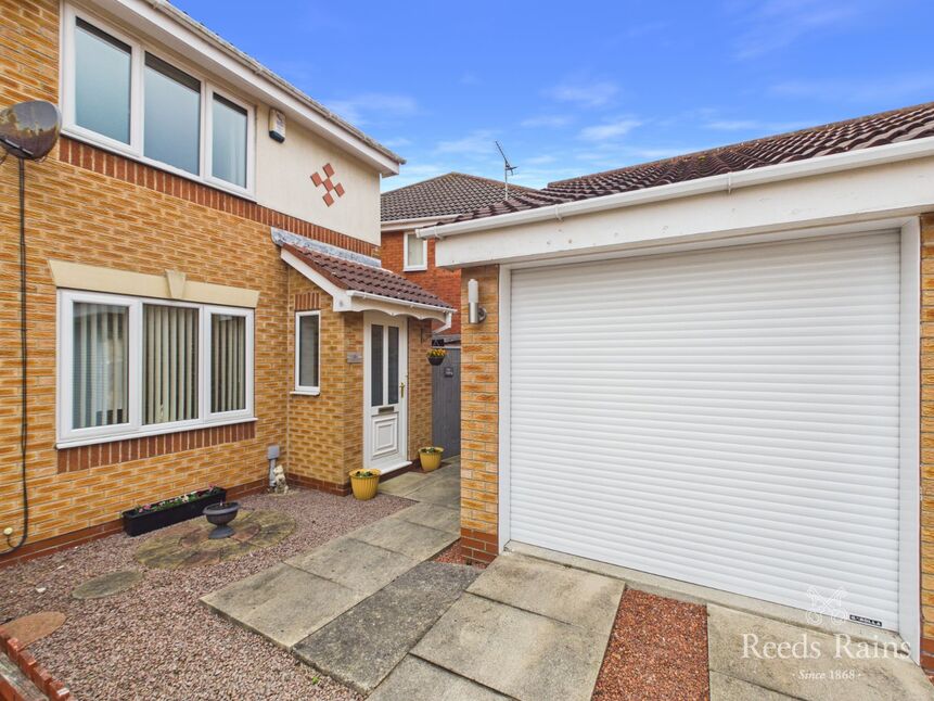 Main image of 2 bedroom Semi Detached House for sale, Aysgarth Rise, Bridlington, East Yorkshire, YO16