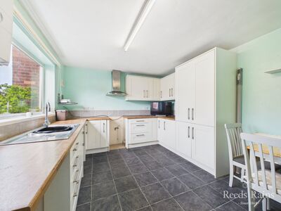 3 bedroom Mid Terrace House for sale