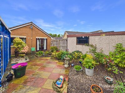 2 bedroom Detached Bungalow for sale