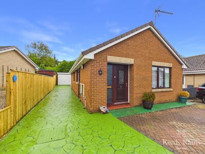 2 bedroom Detached Bungalow for sale