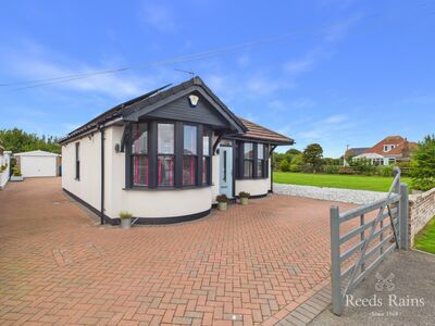 Thornwick Road, 3 bedroom Detached Bungalow for sale, &pound;625,000