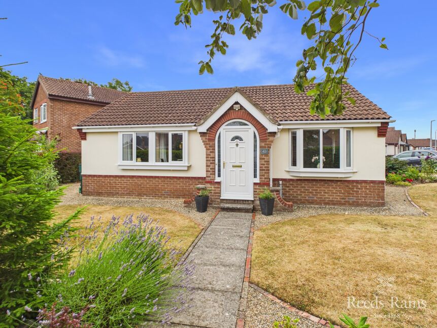 Main image of 2 bedroom Detached Bungalow for sale, Pinfold Lane, Bridlington, East Yorkshire, YO16
