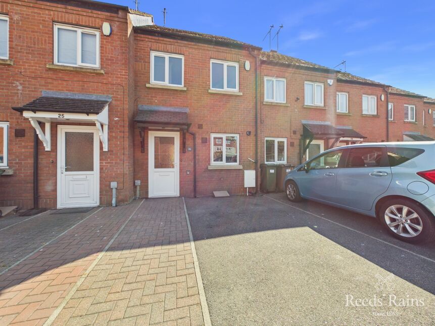 3 bedroom Mid Terrace House to rent