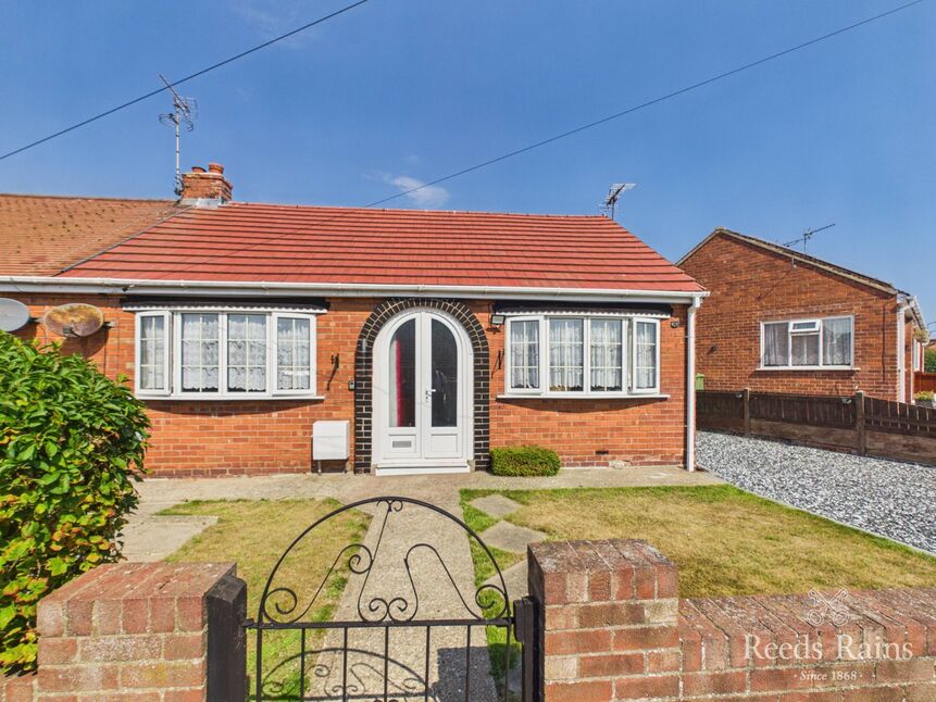 Main image of 2 bedroom Semi Detached Bungalow for sale, Bempton Oval, Bridlington, East Riding of Yorkshire, YO16