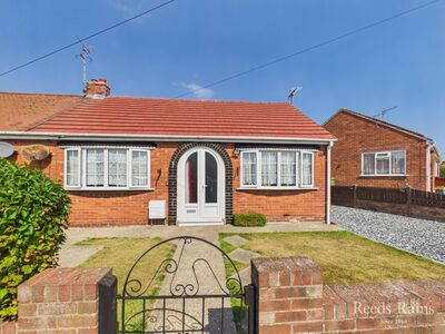 2 bedroom Semi Detached Bungalow for sale