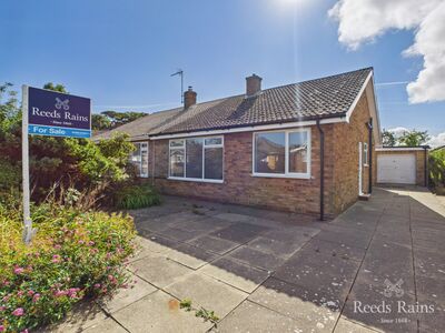 2 bedroom Semi Detached Bungalow for sale