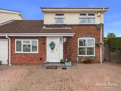 4 bedroom Semi Detached House for sale